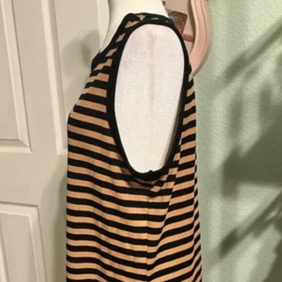 Lane Bryant Stylish Black and Gold Tank  •Excellent Condition• - Picture 2 of 5